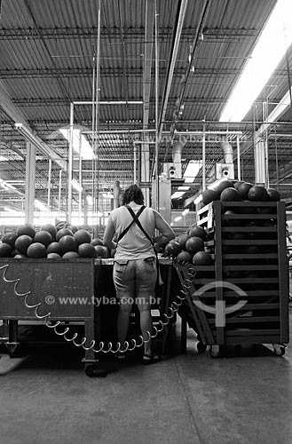  Subject: Photographic essay about the manufacture of soccer balls - Penalty factory (For the editorial use under consultation) / Place:  Itabuna city - Bahia state - Brazil  / Date: 26/08/2009 
