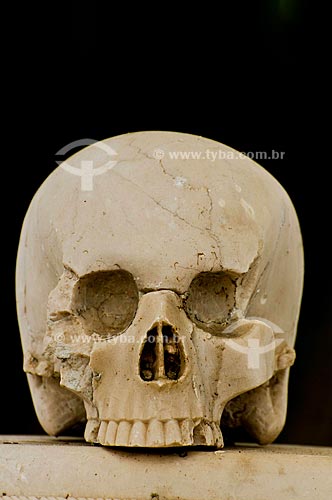  Subject:  Skull at the Paroquia de Sao Pedro Church, former Colegio dos Jesuitas (Jesuit College) / Local: Sao Pedro da Aldeia - Regiao dos Lagos (Lakes Region) - Costa do Sol (Sun Coast) - Rio de Janeiro - RJ / Data: 11-2009 