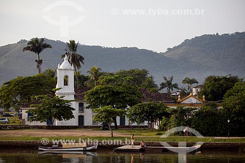  Subject: Nossa Senhora das Dores Church with boats on Pereque-Açu river in the foreground / Place: Paraty - Costa Verde - Green Coast - Rio de Janeiro  / Date: Janeiro 2010 