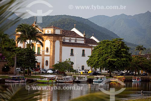  Subject: Matriz Church with boats on the river Perequê-Acu foreground / Place:  Paraty - Costa Verde (Green Coast )- Rio de Janeiro  / Date: Janeiro 2010 