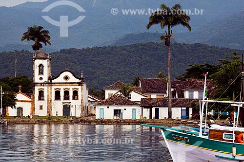  Subject: Santa Rita church and boats viewed from the Paraty bay / Place: Paraty city - Costa Verde (Green Coast) region - Rio de Janeiro state - Brazil / Date: Janeiro 2010 
