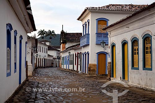 Subject: Colonial houses of Paraty, in a street with the stone pavement known as 