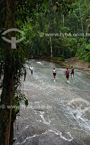  Subject: Three young boys climbing the Toboga waterfalls / Place: Paraty city - Costa Verde (Green Coast) region - Rio de Janeiro state - Brazil / Date: Janeiro de 2010 
