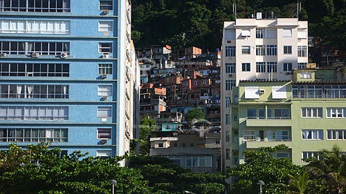  Subject: Buildings of Leme neighborhood, in front of the beach, with the Chapeu Mangueira favela (shantytown) in the background  / Place:  Rio de Janeiro city - Rio de Janeiro state - Brazil  / Date: Dezembro de 2009 