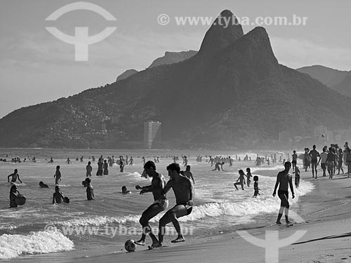  Subject: Playing soccer on Ipanema beach / Place: Rio de Janeiro - Rio de Janeiro - Brasil / Date: 01/08/2009 