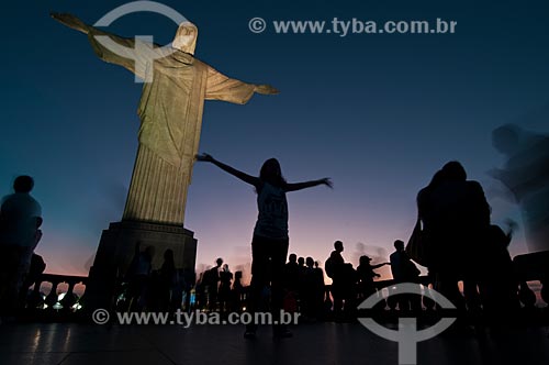  Subject: Christ the Redeemer and tourists / Place: Rio de Janeiro - Rio de Janeiro - Brasil / Date: 01/08/2009 