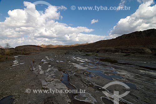  Subject: View of the Al Haja ridge - The great Wadi river usually have a small flow of water during the whole year  / Place:  Dubai - United Arab Emirates  / Date: 01/2009 