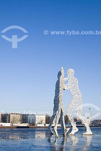  Subject: Molecule Man sculpture, at the Spree river  / Place:  Berlin city - Germany  / Date: 12/01/2009 