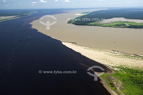  Subject: Meeting of the waters of the Solimoes and Negro rivers, forming the Amazonas river  / Place:  Manaus city - Amazonas state - Brazil  / Date: 11/2007 