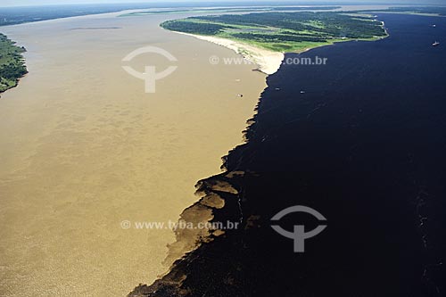  Subject: Meeting of the waters of the Solimoes and Negro rivers, forming the Amazonas river  / Place:  Manaus city - Amazonas state - Brazil  / Date: 11/2007 