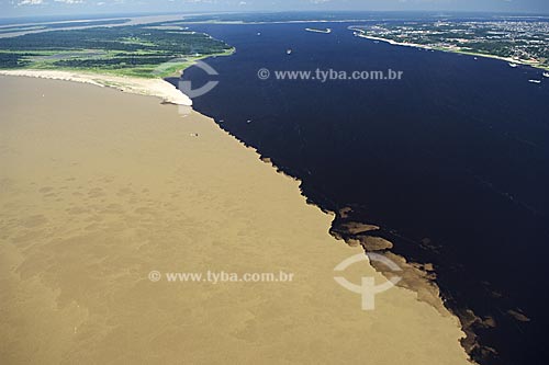  Subject: Meeting of the waters of the Solimoes and Negro rivers, forming the Amazonas river  / Place:  Manaus city - Amazonas state - Brazil  / Date: 11/2007 