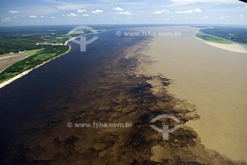  Subject: Meeting of the waters of the Solimoes and Negro rivers, forming the Amazonas river  / Place:  Manaus city - Amazonas state - Brazil  / Date: 11/2007 