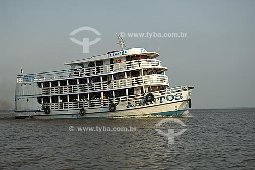 Subject: Boat in the Amazonas river  / Place:  Itacoatiara - Amazonas state - Brazil  / Date: 11/2007 