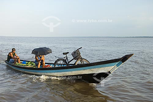  Subject: Boat in the Amazonas river  / Place:  Place; Itacoatiara city - Amazonas state - Brazil  / Date: 11/2007 