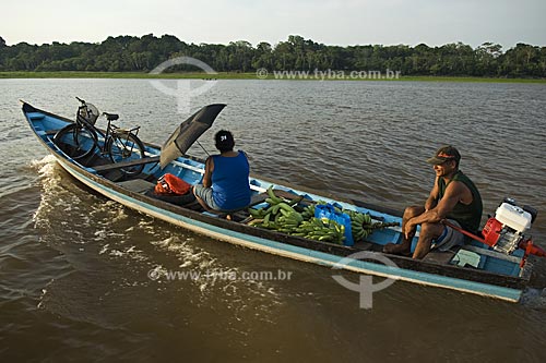  Subject: Boat in the Amazonas river  / Place:  Itacoatiara city - Amazonas state - Brazil  / Date: 11/2007 