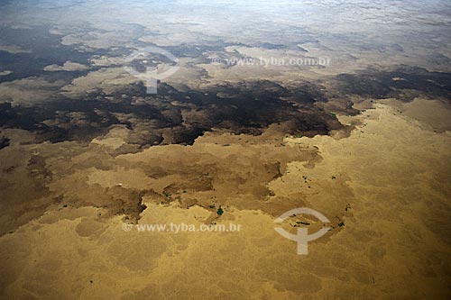  Subject: Water meeting of the Solimoes and Negro rivers  / Place:  Manaus city - Amazonas state - Brazil  / Date: 11/2007 