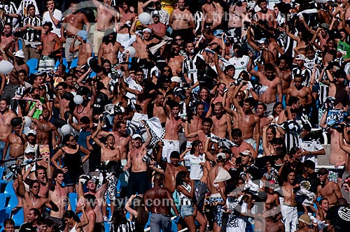  Subject: Supporters of the Botafogo soccer team at Engenhao ( Joao Havelange Olympic Stadium ) Game Botafogo x Sao Paulo / Place: Engenho de Dentro neighborhood - Rio de Janeiro city - Rio de Janeiro state - Brazil / Date: 22/11/2009 