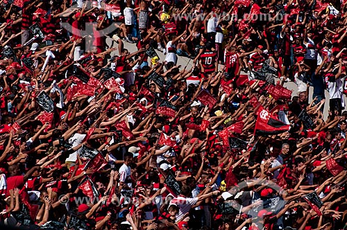  Subject : Supporters of the Flamengo soccer team at the Mario Filho stadium ( Maracana ) - Flamengo x Gremio / Place : Maracana neighborhood - Rio de Janeiro city - Rio de Janeiro state - Brazil / Date : 06/12/2009 