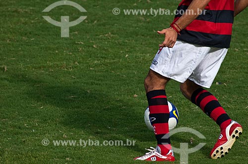  Subject: Player of the Flamengo soccer team at the Mario Filho stadium ( Maracana ) - Flamengo x Gremio / Place: Maracana neighborhood - Rio de Janeiro city - Rio de Janeiro state - Brazil / Date: 06/12/2009  