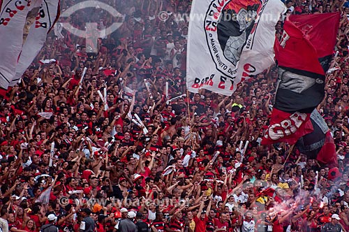  Subject: Supporters of the Flamengo soccer team at the Mario Filho stadium ( Maracana ) - Flamengo x Gremio / Place: Maracana neighborhood - Rio de Janeiro city - Rio de Janeiro state - Brazil / Date: 06/12/2009 