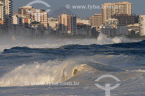  Subject: Waves crashing on the beaches of Leblon and Ipanema / Place: Rio de Janeiro city - Rio de Janeiro state - Brazil / Date: June 2009 