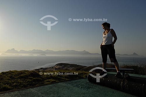  Subject: Woman watching the sunset at the Ilha Rasa (Rasa island)  / Place:  Rio de Janeiro state - Brazil  / Date: 09/2009 