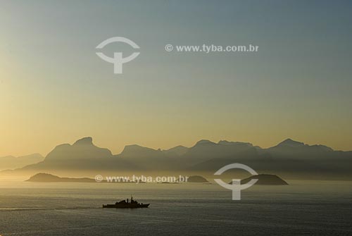  Subject: Ilhas Cagarras (Cagarras islands) with the stones of Rio de Janeiro in the background (in the shape of a sleeping giant), viewed from the Ilha Rasa (Rasa Island)  / Place:  Rio de Janeiro state - Brazil  / Date: 09/2009 