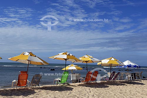  Subject: Beach chairs and umbrellas at the Praia do Porto (Porto beach)  / Place:  Barreiros city - Pernambuco state - Brazil  / Date: 06/2009 