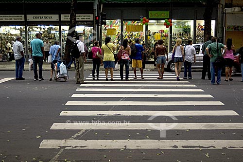  Subject: Pedestrians crossing the Marechal Floriano avenue, former Larga street  / Place:  Rio de Janeiro city - Rio de Janeiro state - Brazil  / Date: 02/2008 