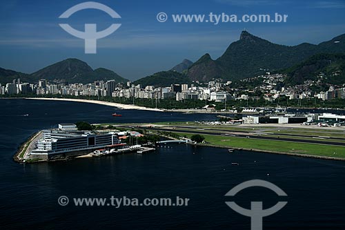  Subject: Aerial view of the Escola Naval (Naval Academy), beside the Santos Dumont Airport, with the Praia do Flamengo (Flamengo beach) and the Corcovado hill in the background / Place: Rio de Janeiro city - Rio de Janeiro state - Brazil / Date: 11/ 
