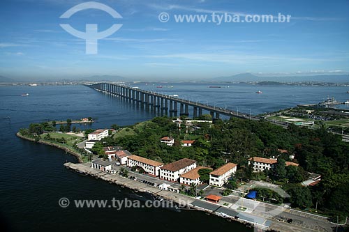  Subject: Mocangue Island with the Rio-Niteroi Bridge and the Rio de Janeiro city in the background  / Place:  Niteroi city - Rio de Janeiro state - Brazil  / Date: 11/2009 