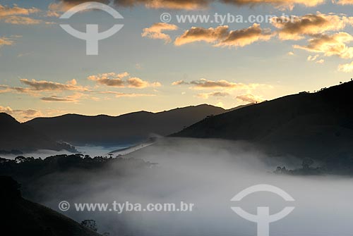  Subject: Sunrise with a fog at the Serra da Mantiqueira (Mantiqueira Ridge)  / Place:  Fragaria city - Minas Gerais state - Brazil  / Date: 05/2009 