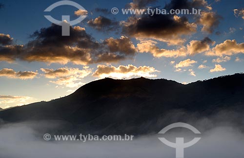  Subject: Sunrise with a fog at the Serra da Mantiqueira (Mantiqueira Ridge)  / Place:  Fragaria city - Minas Gerais state - Brazil  / Date: 05/2009 
