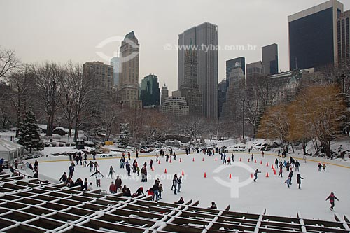  Subject: Wollman Skating Rink, ice skating rink at the Central Park  / Place:  New York city - United States of America  / Date: 10/2008 