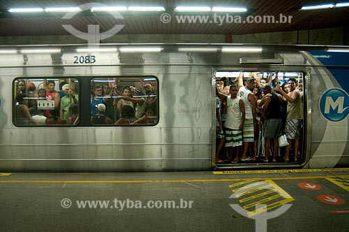  Subject: Metro station crowded during brazilian carnival / Place: Rio de Janeiro city -  Rio de Janeiro state - Brazil / Date: 09/04/2010 