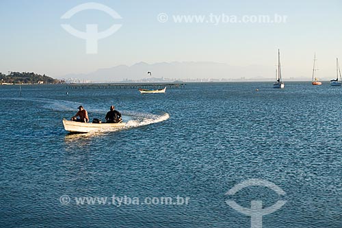 Subject: Boat at the Santo Antonio de Lisboa Beach  / Place:  Florianopolis - Santa Catarina - Brazil  / Date: 08/2009 