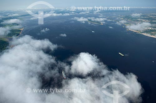  Subject: Negro river, between Manaus city and the water meeting with Solimoes River  / Place:  Amazonas state - Brazil  / Date: 11/2007 