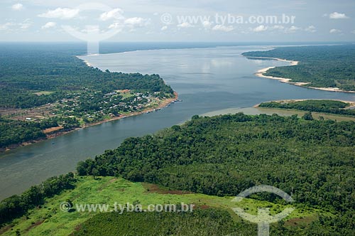  Subject: Village in the bank of black water lakes, at the south side of Nova Olinda do Norte city  / Place:  Amazonas state - Brazil  / Date: 11/2007 