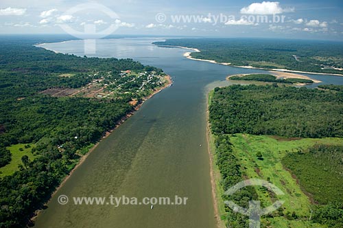  Subject: Village in the bank of the black water lakes, at the south side of Nova Olinda do Norte city  / Place:  Amazonas state - Brazil  / Date: 11/2007 
