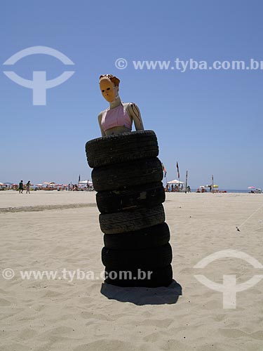  Manifestation against violence at Copacabana Beach, organized by Rio de Paz (Peace in Rio - NGO). Masked mannequins inside a pile of tires represent thousands of people that are vanished in Rio de Janeiro  - Rio de Janeiro city - Brazil