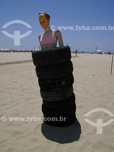  Manifestation against violence at Copacabana Beach, organized by Rio de Paz (Peace in Rio - NGO). Masked mannequins inside a pile of tires represent thousands of people that are vanished in Rio de Janeiro  - Rio de Janeiro city - Brazil
