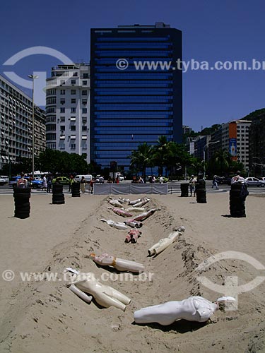  Manifestation against violence at Copacabana Beach, organized by Rio de Paz (Peace in Rio - NGO). Mannequins thrown in a big hole and inside a pile of tires represent thousand of people that are vanished in Rio de Janeiro  - Rio de Janeiro city - Brazil