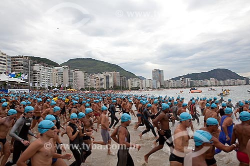  Subject: Start of Travessia dos Fortes (Oceanic Crossing between two Forts) - the event attracted over 2,500 participants who swam the distance of 3350 kilometers between the Fort of Copacabana and the Fort of Leme / Place:  Rio de Janeiro City - Ri 