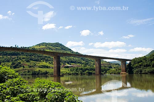  Subject: Bridge over Uruguai River, on the border between Santa Catarina state and Rio Grande do Sul state / Place: Chapeco - Santa Catarina state - Brazil / Date: 02/2010 