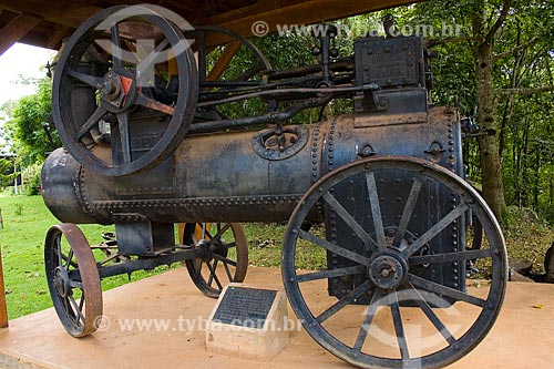  Subject: Old steam machine next to the city portal / Place: Saudades - Santa Catarina state - Brazil / Date: 02/2010 