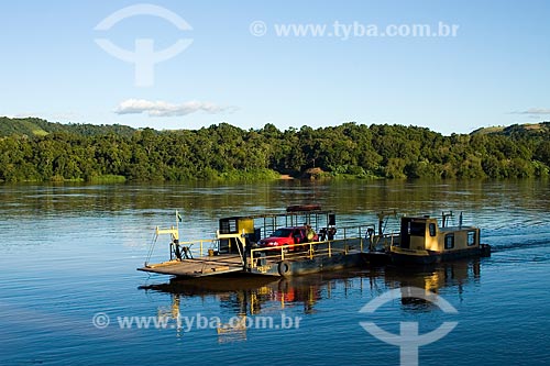  Subject: Ferry boat that transports people and vehicles through the border between Santa Catarina and Rio Grande do Sul states, on Uruguai River / Place: Mondai - Santa Catarina state - Brazil / Date: 02/2010 