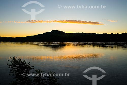  Subject: Uruguai River at sunrise, state border between Santa Catarina and Rio Grande do Sul / Place: Mondai - Santa Catarina state - Brazil / Date: 02/2010 