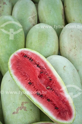  Subject: Watermelon displayed in a street market / Place: Manaus city - Amazonas state - Brazil / Date: 01/11/2009 