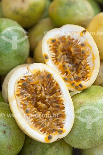  Subject: Detail of passion fruits / Place:  / Date: 29/04/2010 
