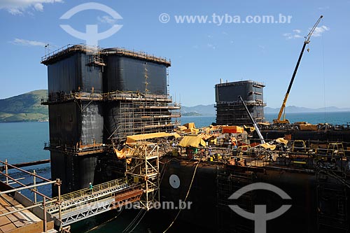  Subject: Construction of an oil platform at the Brasfel`s shipyard. / Place: Angra dos Reis city - Rio de Janeiro state - Brazil / Date: 28/04/2010 